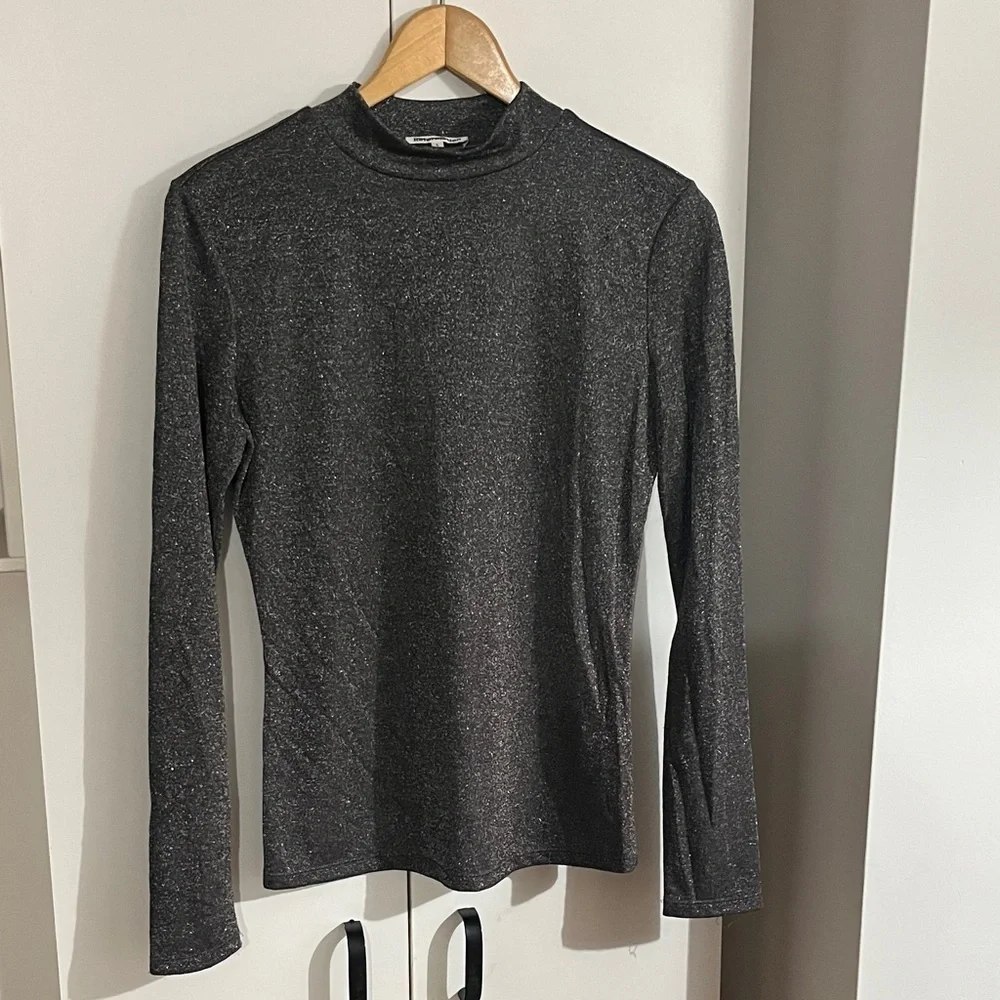 Reformation Junie Shimmer Mock Neck Top Size Large NEW - Picture 4 of 13